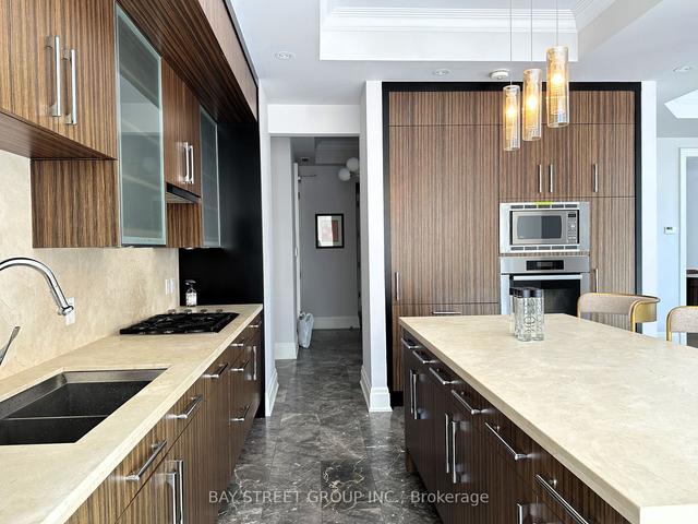 2203 - 55 Scollard St S, Condo with 2 bedrooms, 3 bathrooms and 1 parking in Toronto ON | Image 5