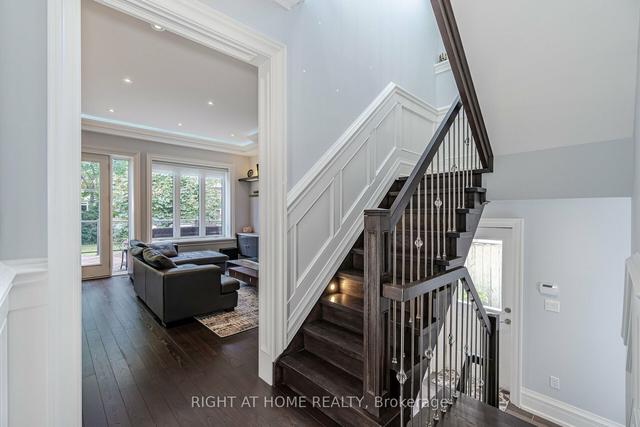 35 Burnelm Dr, House detached with 4 bedrooms, 5 bathrooms and 3 parking in Toronto ON | Image 13