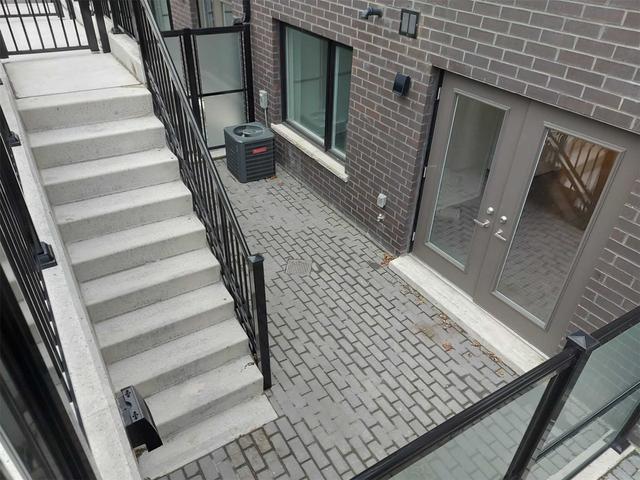 02 - 12 Marquette Ave, Townhouse with 1 bedrooms, 1 bathrooms and 0 parking in Toronto ON | Image 5
