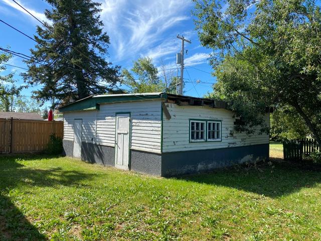 1017 4 Avenue, House detached with 2 bedrooms, 1 bathrooms and 2 parking in Beaverlodge AB | Image 8