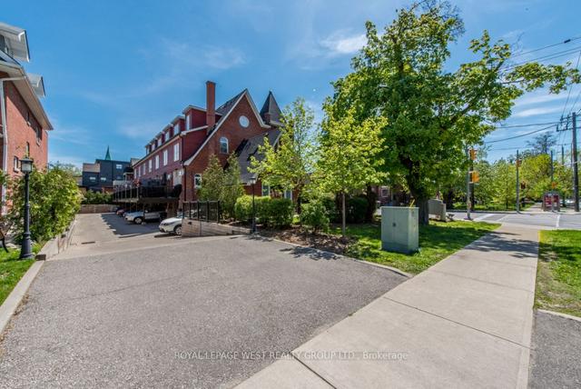 8 - 200 Annette St, Townhouse with 3 bedrooms, 3 bathrooms and 1 parking in Toronto ON | Image 20