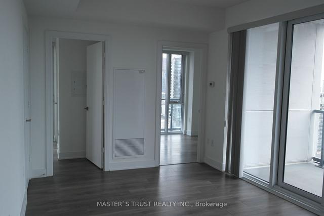 2405 - 89 Mcgill St, Condo with 2 bedrooms, 2 bathrooms and 1 parking in Toronto ON | Image 4
