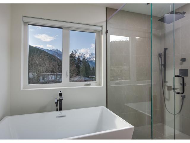 4 - 3385 Mamquam Road, House detached with 6 bedrooms, 7 bathrooms and 5 parking in Squamish BC | Image 19