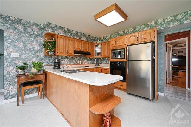 8 Tudor Circle, House detached with 3 bedrooms, 3 bathrooms and 8 parking in Rideau Lakes ON | Image 8
