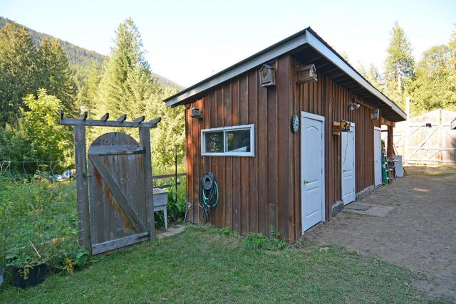 5730 Cedar Creek Road, House detached with 3 bedrooms, 3 bathrooms and null parking in Central Kootenay H BC | Image 52