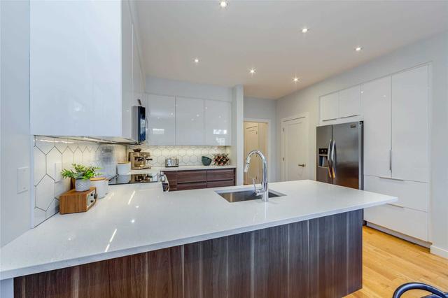 80 Crossovers St, House semidetached with 3 bedrooms, 4 bathrooms and 2 parking in Toronto ON | Image 2
