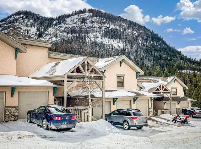 3f - 8 Otter Lane, Condo with 2 bedrooms, 2 bathrooms and 1 parking in Banff AB | Image 1