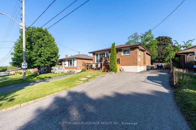 351 Conant St, House detached with 3 bedrooms, 1 bathrooms and 4 parking in Oshawa ON | Image 36