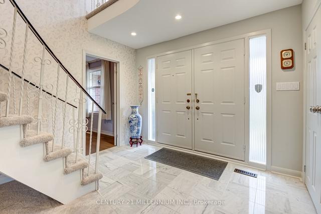17 Ridgehill Dr, House detached with 7 bedrooms, 5 bathrooms and 9 parking in Brampton ON | Image 12