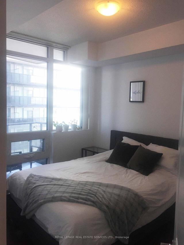 910 - 59 Annie Craig Dr, Condo with 1 bedrooms, 1 bathrooms and 1 parking in Toronto ON | Image 2