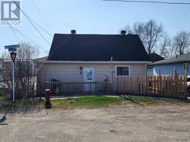 113 Pollock Ave, House detached with 4 bedrooms, 1 bathrooms and null parking in Kirkland Lake ON | Image 2