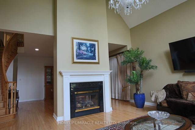 6733 Golden Hills Way N, House detached with 4 bedrooms, 5 bathrooms and 2 parking in Mississauga ON | Image 2