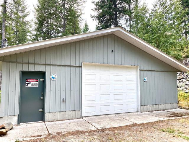 2526 West Lake Drive, House detached with 3 bedrooms, 0 bathrooms and null parking in Kootenay Boundary C BC | Image 10