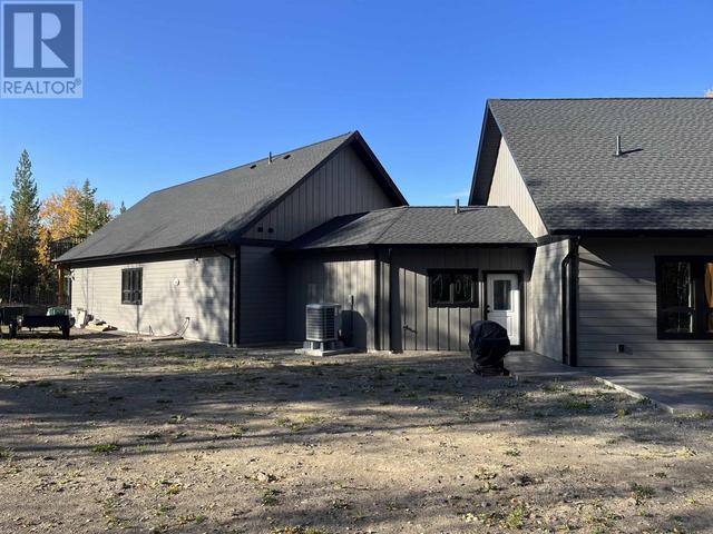 7048 Stockyard Road, House detached with 3 bedrooms, 4 bathrooms and null parking in Cariboo L BC | Image 9
