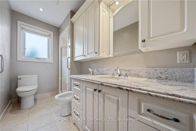 591 Dundas St E, House detached with 5 bedrooms, 4 bathrooms and 32 parking in Hamilton ON | Image 27