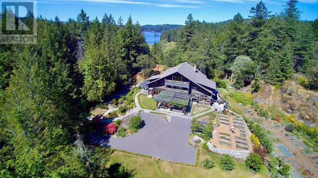 4573 Prospect Lake Rd, House detached with 6 bedrooms, 7 bathrooms and 10 parking in Saanich BC | Image 2