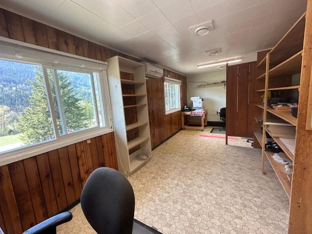 2276 Highway 6, House detached with 2 bedrooms, 3 bathrooms and null parking in Central Kootenay H BC | Image 7