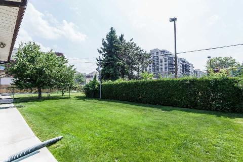 8 Maxwell St, House detached with 3 bedrooms, 3 bathrooms and 4 parking in Toronto ON | Image 11