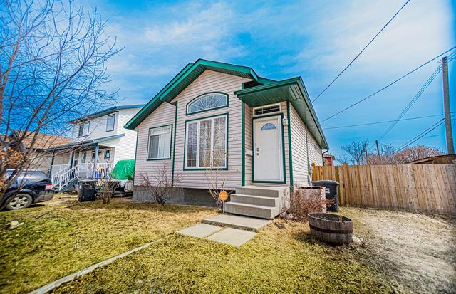 72 Poplar Crescent, House detached with 3 bedrooms, 2 bathrooms and 4 parking in Red Deer County AB | Image 1