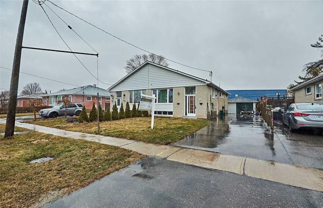 359 Rosedale Dr, House semidetached with 3 bedrooms, 2 bathrooms and 5 parking in Whitby ON | Image 1