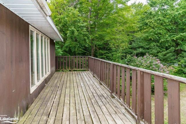 1028 Old 117 Highway, House detached with 3 bedrooms, 2 bathrooms and 8 parking in Lake of Bays ON | Image 2