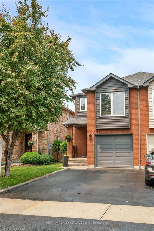 3859 Densbury Drive, House semidetached with 3 bedrooms, 3 bathrooms and null parking in Mississauga ON | Image 1