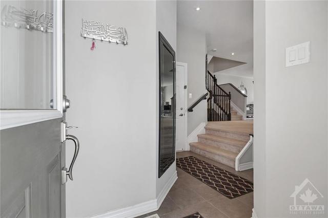 100 Lerta Way, Townhouse with 4 bedrooms, 4 bathrooms and 3 parking in Ottawa ON | Image 3