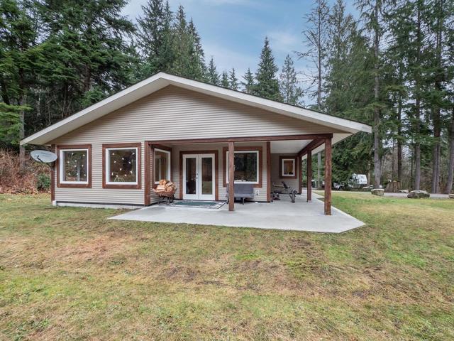 2089 Port Mellon Highway, House detached with 2 bedrooms, 1 bathrooms and 6 parking in Sunshine Coast F BC | Image 5