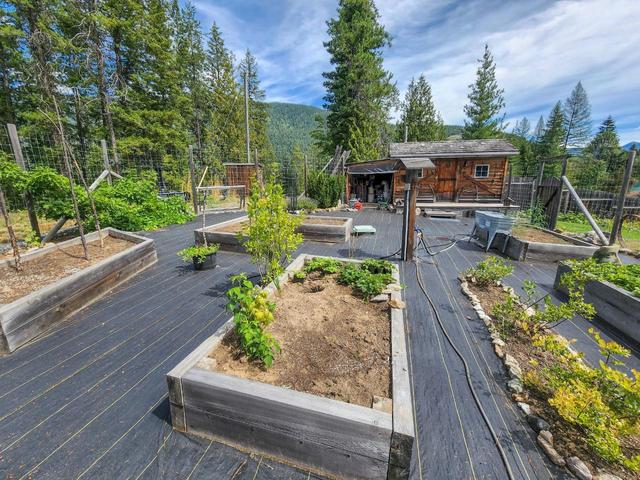 4351 Poplar Ridge Road, House detached with 2 bedrooms, 3 bathrooms and 8 parking in Central Kootenay H BC | Image 38