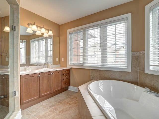6748 Golden Hills Way, House detached with 4 bedrooms, 4 bathrooms and 2 parking in Mississauga ON | Image 14