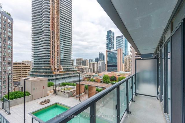2303 - 955 Bay St, Condo with 1 bedrooms, 1 bathrooms and 0 parking in Toronto ON | Image 6