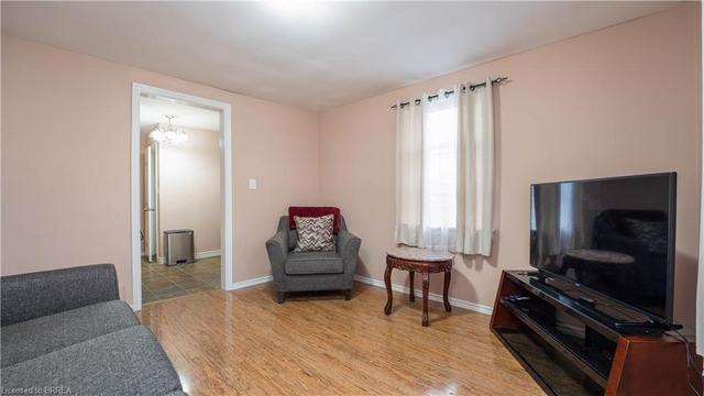 305 Darling St, House detached with 2 bedrooms, 2 bathrooms and 2 parking in Brantford ON | Image 7