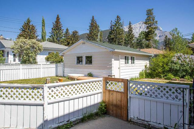 329 Big Horn Street, House detached with 5 bedrooms, 3 bathrooms and 6 parking in Banff AB | Image 8