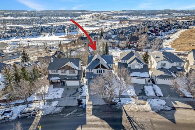 217 Hidden Creek Boulevard Nw, House detached with 3 bedrooms, 3 bathrooms and 4 parking in Calgary AB | Image 2