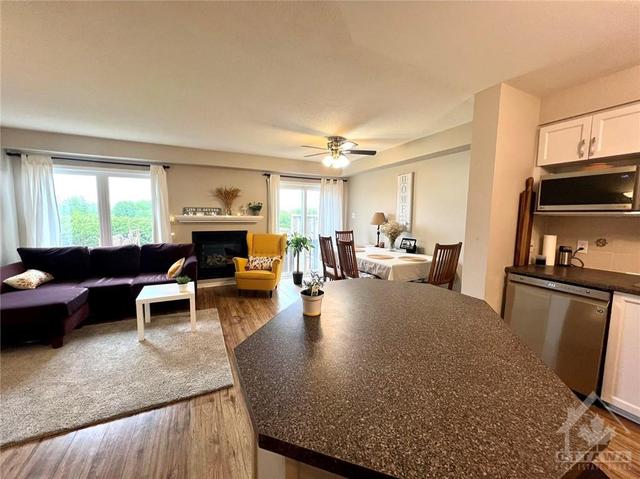 322 Hillsboro Private, Townhouse with 3 bedrooms, 3 bathrooms and 2 parking in Ottawa ON | Image 9