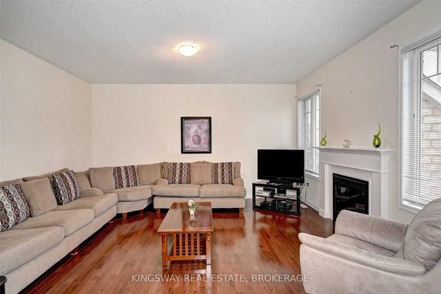 39 Henwood Dr, House detached with 4 bedrooms, 3 bathrooms and 4 parking in Cambridge ON | Image 2