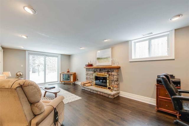 8 Meadowglade Cres, House detached with 4 bedrooms, 4 bathrooms and 4 parking in Toronto ON | Image 18