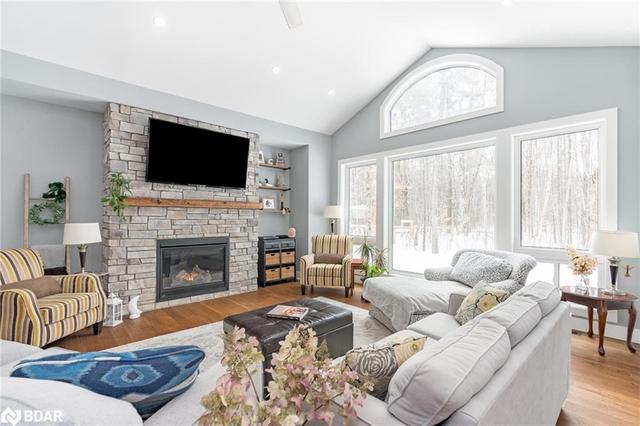 1033 Picard Lane, House detached with 3 bedrooms, 2 bathrooms and 8 parking in Gravenhurst ON | Image 5
