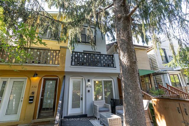 832 Manning Ave, House semidetached with 3 bedrooms, 4 bathrooms and 1 parking in Toronto ON | Image 32
