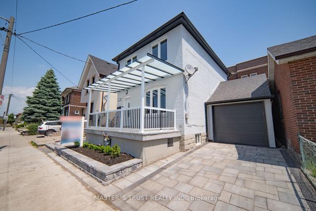 613 Old Weston Rd N, House detached with 3 bedrooms, 1 bathrooms and 4 parking in Toronto ON | Image 1