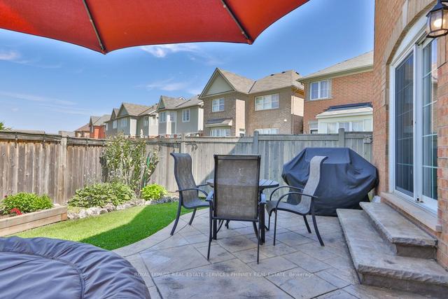 885 Fowles Crt, House attached with 3 bedrooms, 3 bathrooms and 3 parking in Milton ON | Image 17