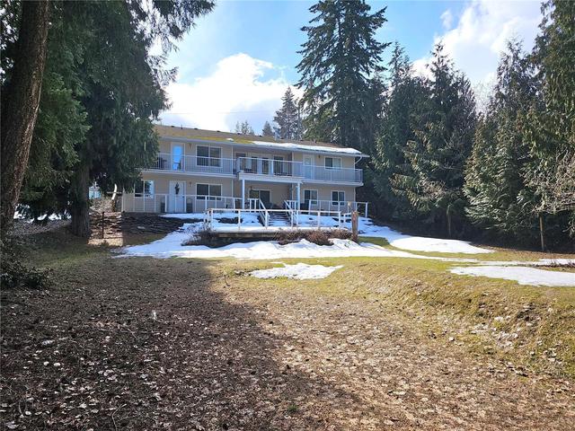 2595 Centennial Drive, House detached with 4 bedrooms, 3 bathrooms and 6 parking in Columbia Shuswap C BC | Image 1