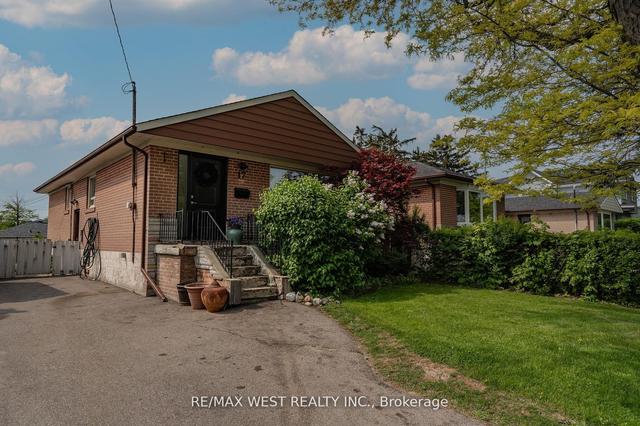 17 Dimplefield Pl, House detached with 3 bedrooms, 2 bathrooms and 4 parking in Toronto ON | Image 12