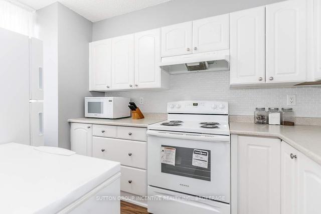 201 - 5580 Sheppard Ave E, Condo with 3 bedrooms, 1 bathrooms and 1 parking in Toronto ON | Image 2