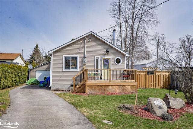 983 Isabella St Street, House detached with 2 bedrooms, 1 bathrooms and null parking in Innisfil ON | Image 1