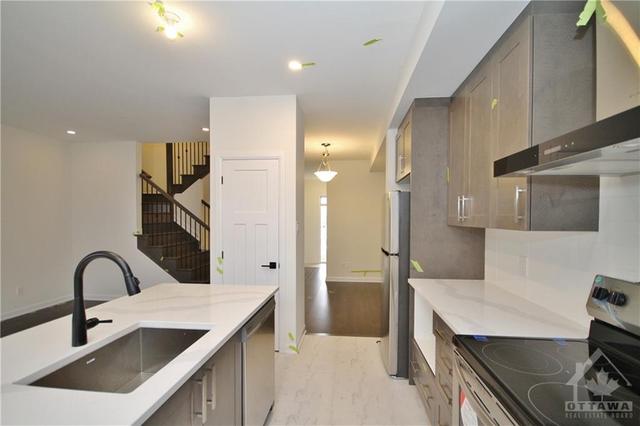 565 Aglish Mews, Townhouse with 3 bedrooms, 3 bathrooms and 3 parking in Ottawa ON | Image 11