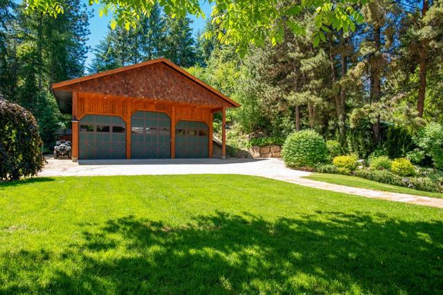 102 Sandner Rd, House detached with 6 bedrooms, 5 bathrooms and 7 parking in Kootenay Boundary C BC | Image 2