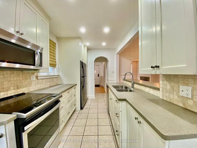 707 Hillsdale Ave E, House detached with 3 bedrooms, 2 bathrooms and 1 parking in Toronto ON | Image 2