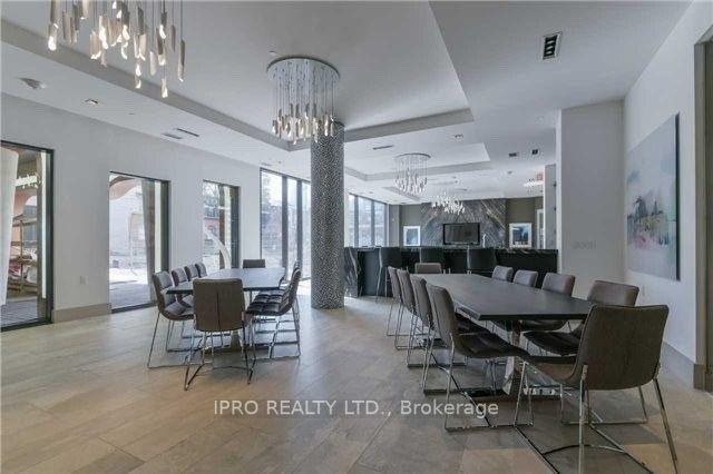 1106 - 525 Adelaide St W, Condo with 3 bedrooms, 2 bathrooms and 1 parking in Toronto ON | Image 6