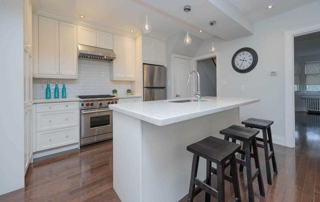 228 St Germain Ave, House detached with 3 bedrooms, 2 bathrooms and 1 parking in Toronto ON | Image 2